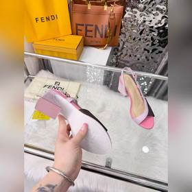 Новая модель Fendi, размер 35–40 (41,
