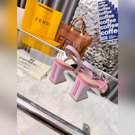 Новая модель Fendi, размер 35–40 (41,