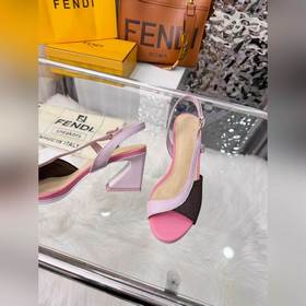 Новая модель Fendi, размер 35–40 (41, 