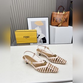 Новая коллекция Fendi уже в продаже. М