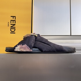 Топовая версия： пара сандалий Fendi 