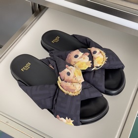 Топовая версия： пара сандалий Fendi 