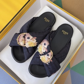Топовая версия： пара сандалий Fendi 