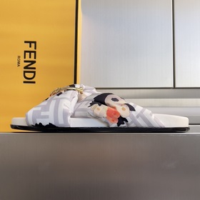 Топовая версия： пара сандалий Fendi 