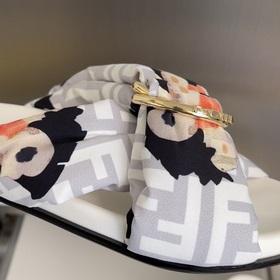 Топовая версия： пара сандалий Fendi 