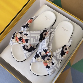 Топовая версия： пара сандалий Fendi 