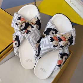 Топовая версия： пара сандалий Fendi 