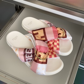 Топовая версия： пара сандалий Fendi 