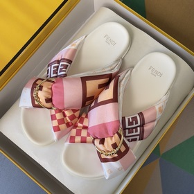 Топовая версия： пара сандалий Fendi 