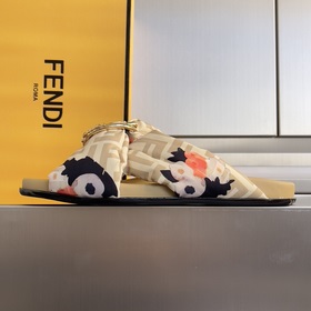 Топовая версия： пара сандалий Fendi 