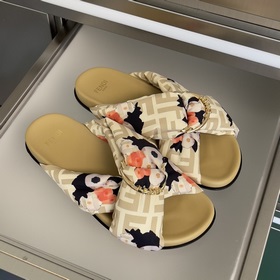 Топовая версия： пара сандалий Fendi 