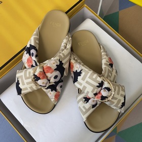 Топовая версия： пара сандалий Fendi 