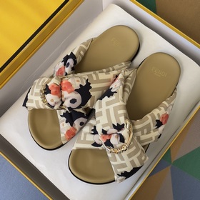 Топовая версия： пара сандалий Fendi 