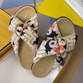 Топовая версия： пара сандалий Fendi 