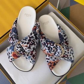 Топовая версия： пара сандалий Fendi 