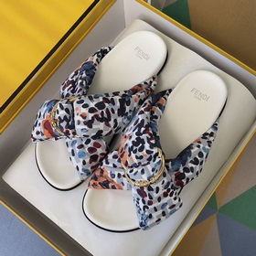 Топовая версия： пара сандалий Fendi 