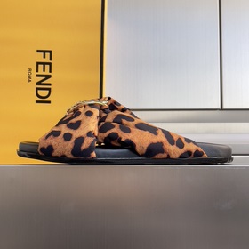 Топовая версия： пара сандалий Fendi 