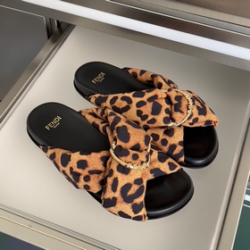 Топовая версия： пара сандалий Fendi 
