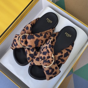 Топовая версия： пара сандалий Fendi 