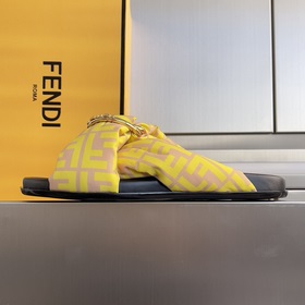 Топовая версия： пара сандалий Fendi