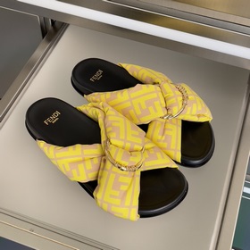 Топовая версия： пара сандалий Fendi