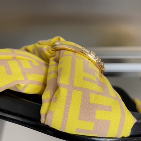 Топовая версия： пара сандалий Fendi