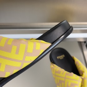 Топовая версия： пара сандалий Fendi 