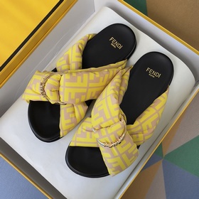 Топовая версия： пара сандалий Fendi 