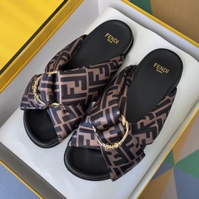 Топовая версия： пара сандалий Fendi 