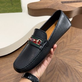 Классические лоферы GUCCI с застежкой 