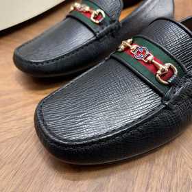 Классические лоферы GUCCI с застежкой 