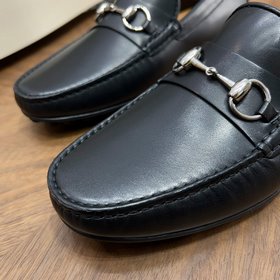 Классические лоферы GUCCI с застежкой 