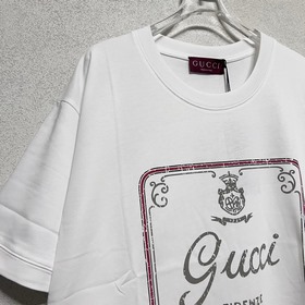 Футболка с круглым вырезом и принтом в