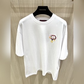 Новая коллекция Gucci： футболка с коро