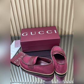 2026  Новинка： сандалии Gucci на толс
