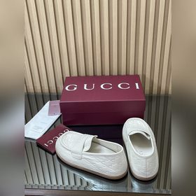2026  Новинка： муле Gucci на толстой 