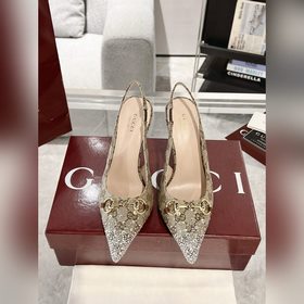 Эти туфли на высоком каблуке с бриллиа
