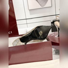 Эти туфли на высоком каблуке с бриллиа