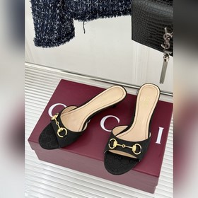 Классические ботильоны Gucci с застежк