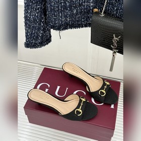 Классические ботильоны Gucci с застежк
