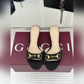 Классические ботильоны Gucci с застежк
