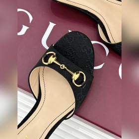 Классические ботильоны Gucci с застежк