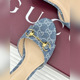 Классические ботильоны Gucci с застежк