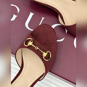 Классические ботильоны Gucci с застежк