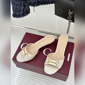Классические ботильоны Gucci с застежк