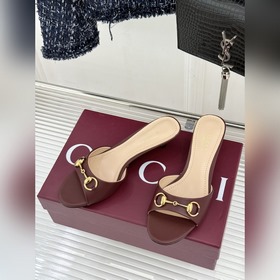 Классические ботильоны Gucci с застежк