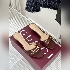 Классические ботильоны Gucci с застежк
