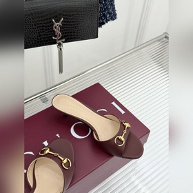 Классические ботильоны Gucci с застежк