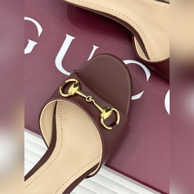 Классические ботильоны Gucci с застежк