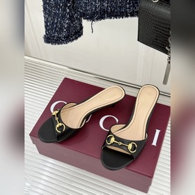 Классические ботильоны Gucci с застежк